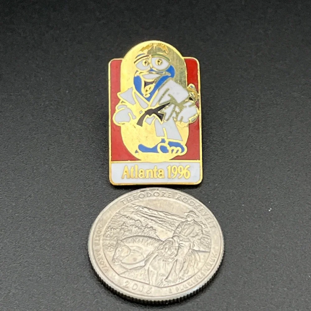 1996 Atlanta Olympic Games‎ Judo Karate Izzy Mascot Lapel Hat Pin